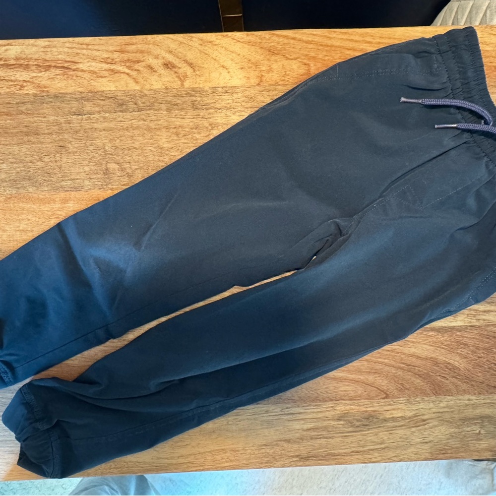 Vineyard Vines Performance Jogger Pants – Size 5 (Boys)  Navy